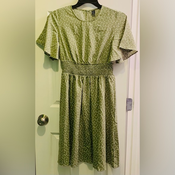 Gomorn size Medium Dress Green with white Hearts Flutter Sleeves - Picture 1 of 8